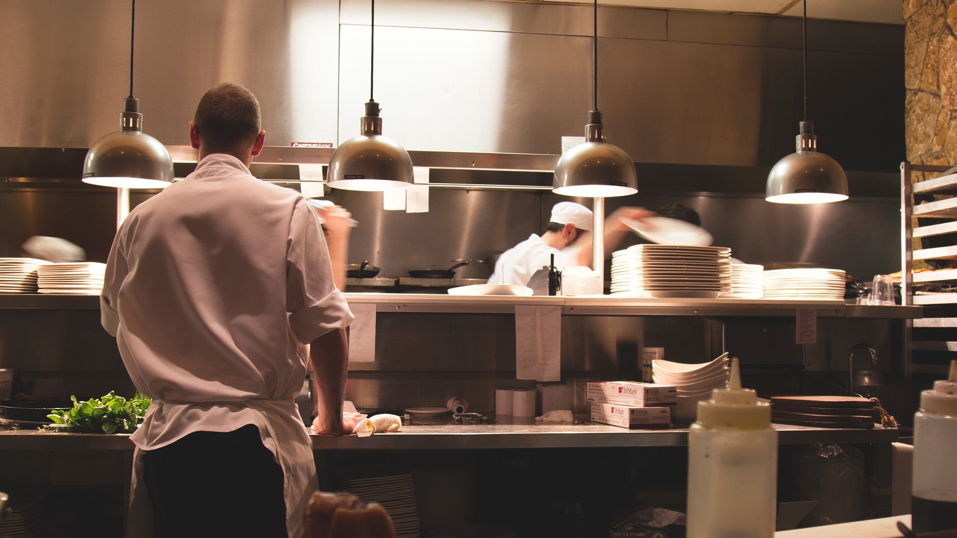 Travailler en cuisine pour Les Chefs de France 